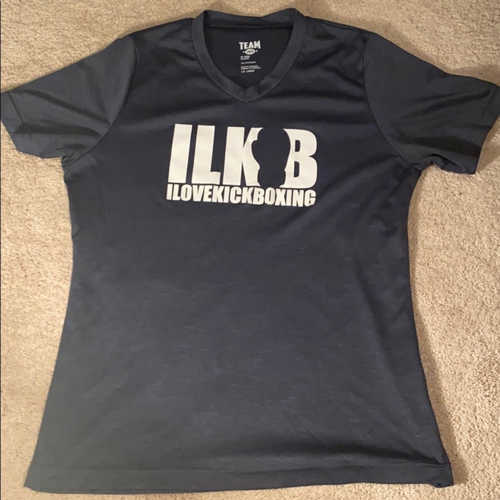 I love kickboxing v neck